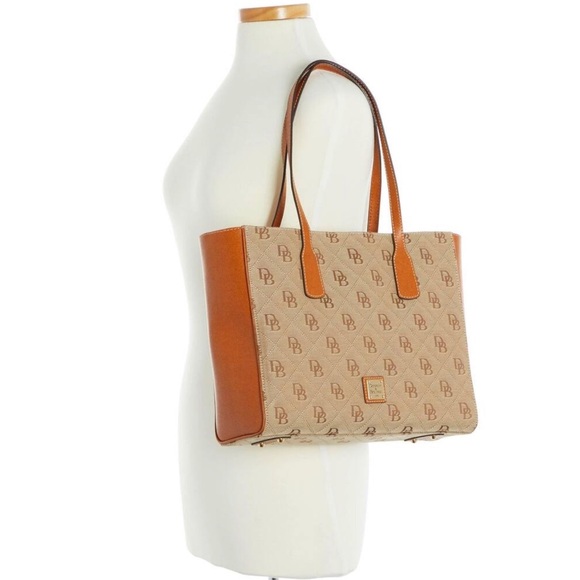 Dooney & Bourke Jacquard Maxi Quilt Ashton Tote - Picture 5 of 9